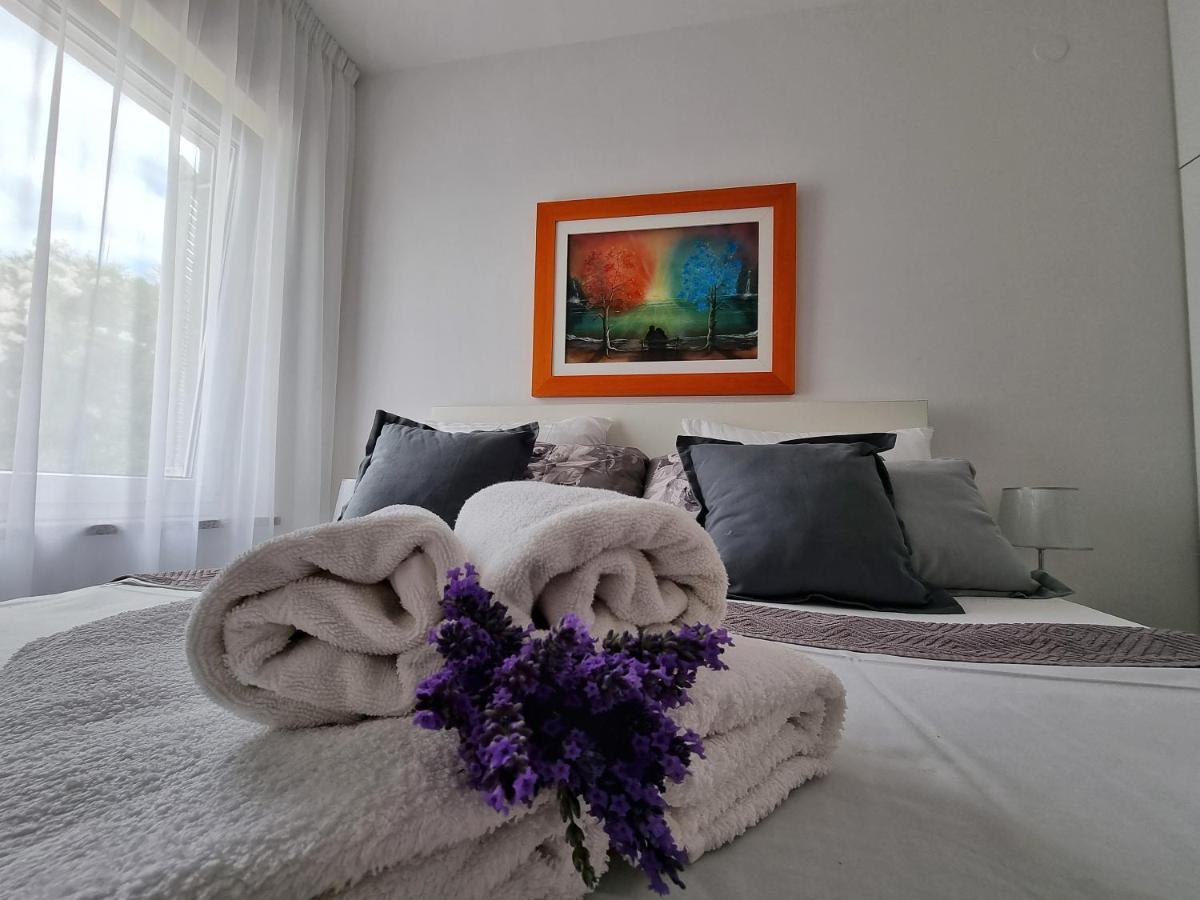 Deluxe Novalja Apartment Ngoại thất bức ảnh
